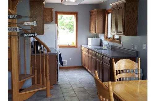 Long Lake House | House on Loon Lake 1m to Long Lake| Sleeps 6, 2 Bedrooms & 1 Large Loft| 3 Beds