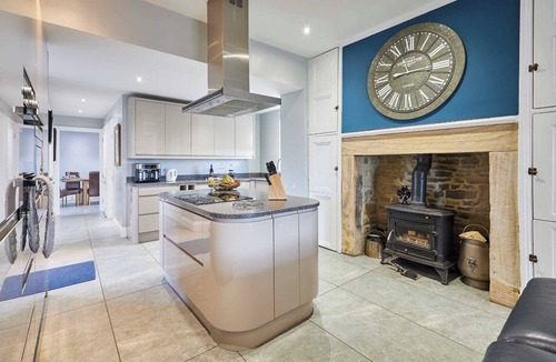 Newcastle-upon-Tyne House | House Sleeps 10 with Parking and Garden