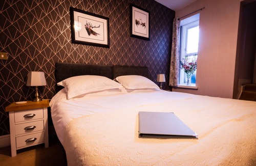 Wing Hotel | Howard Arms