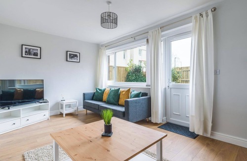 Newcastle-upon-Tyne House | Howick House-Sleeps 5-Pet friendly-Parking-Garden