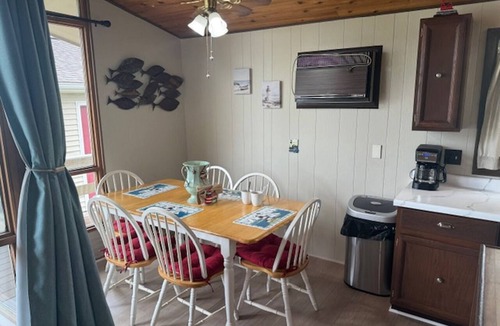 Spruce House | Hubbard Lake Waterfront - Step out to your Boat!