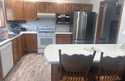 Palmyra House | Hubs Hideaway - a warm inviting 3 bedroom, 2 bath home. Recently renovated!
