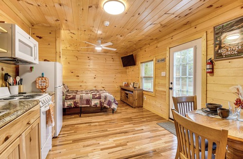 Beattyville Apartment | Hudsons Hideaway Cabin on Creek in Beattyville!