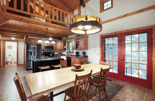 Rockbridge Cabin | Hummingbird Lodge at Big Pine Retreat, Indoor Pool