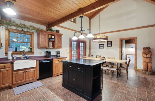 Rockbridge Cabin | Hummingbird Lodge at Big Pine Retreat, Indoor Pool