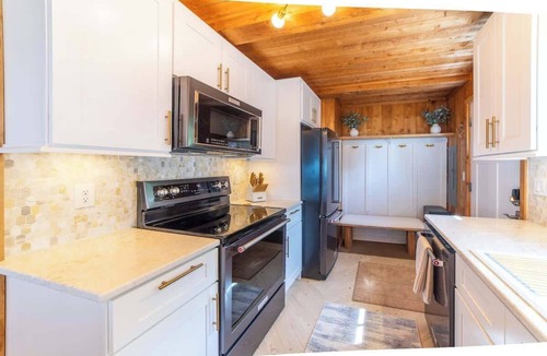 Cheboygan House | Huron Helm · Lake Front*HotTub*FirePlace*KingBed*ArcadeBarrel*