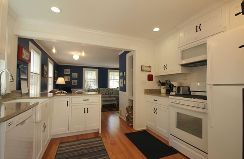 Hyannis Port House | Hyannis Port Cape-Style Cottage. Short Walk to 3 Sandy Ocean Beaches!