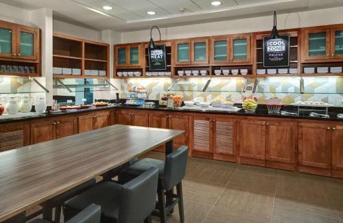 South Hills Hotel | Hyatt Place Pittsburgh Airport - Robinson Mall