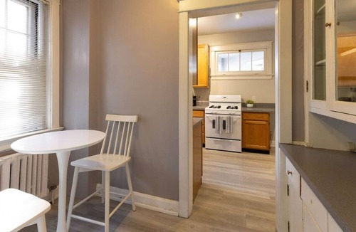 Hyde Park Apartment | Hyde Park Comfort with Office | Near Everything