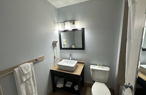 Scottsburg Hotel | I65 Studio Suites