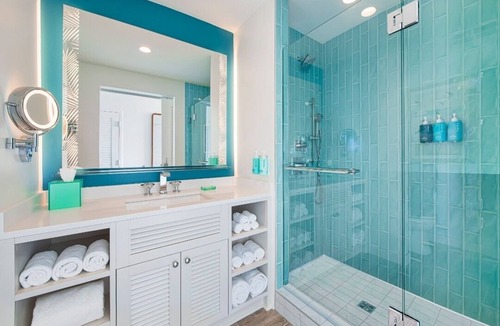 I-435 West KC-KS Hotel | Ideal Room Near Kansas Speedway – 5 Min to Track - Relaxation Meets Adventure