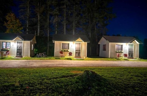 Cadillac Cabin | Idyllic Retreat for Two in this Charming Cabin Getaway in Cadillac, Michigan