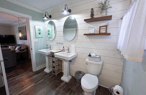 Hazelhurst House | Iggy & Al's Treehouse: Northwoods Getaway