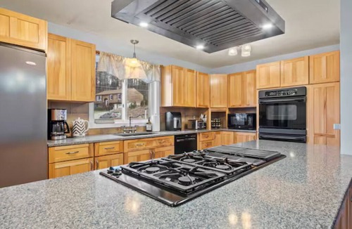 Weare House | Impressive, 4 Bedroom Waterfront Home, King Suite