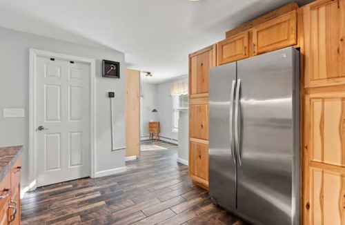 Weare House | Impressive, 4 Bedroom Waterfront Home, King Suite