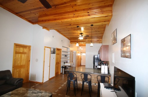 Athens Apartment | In Athens 2-bedroom apartment FREE Parking, FREE WiFi, FREE Washer/DRYER, sweet!