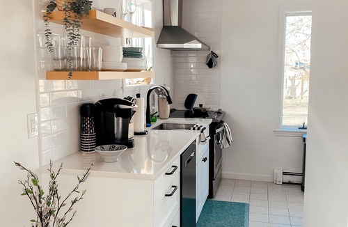 Harwich Port House | In the Heart of Harwich Port & 2/10 mile to Bank St Beach