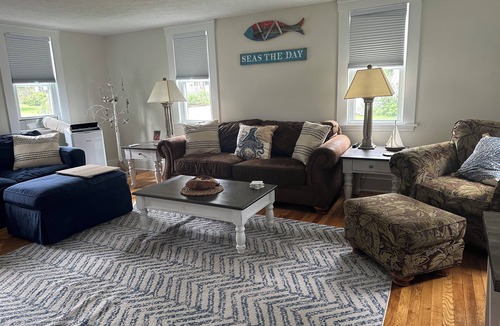 Kennebunk House | In-Town Kennebunk - walk to cafes/restaurants/shops, beaches minutes away
