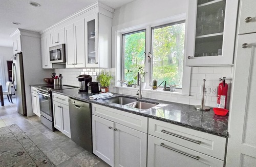 Wellfleet Apartment | IN-TOWN, TUCKED AWAY! Beautiful 1BD-Sleeps 4, Central A/C, Walk to Wellfleet Town Center & Harbor