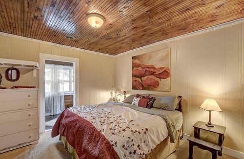 St Germain Cabin | INCREDIBLE 8br 4ba Log House, Big St Germain Lake, Outdoor Covered Bar, Beach