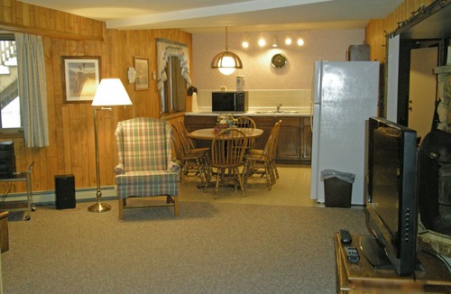 Wakefield Ski Chalet | Indianhead Village/Blackjack Wildernest II- lower level Unit of Wildernest I