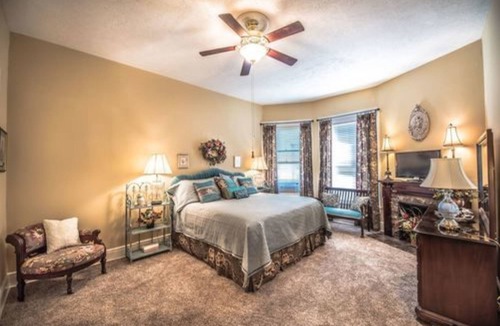 Old Louisville Bed & Breakfast | Inn at St James Court