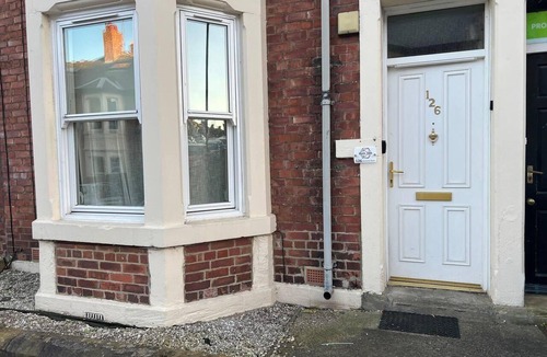 Jesmond Apartment | Inviting 3-bed Apartment in Newcastle Upon Tyne