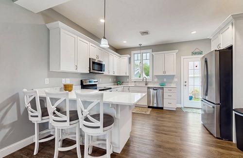 Arundel Cottage | Inviting getaway w/ AC, heated pool, hiking trails, gym & nearby beaches