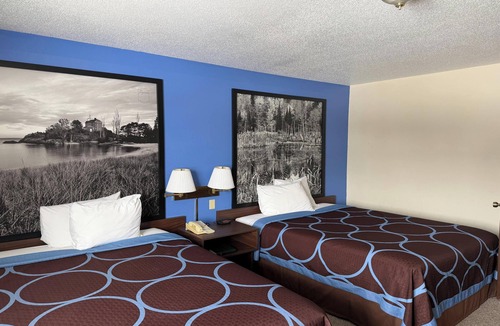 Iron Mountain Hotel | Iron Mountain Inn & Suites MI US 2