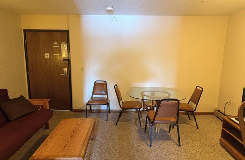 Iron Mountain Hotel | Iron Mountain Inn & Suites MI US 2