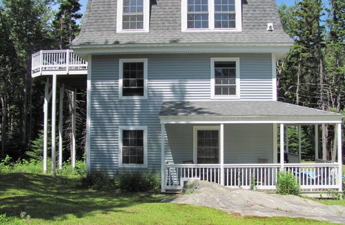 Long Island House | Island Escape - Spacious 4 BR House with Car included!