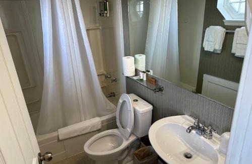 Port Clinton Apartment | Island House Historic Vacation Rentals