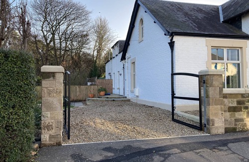 Pencaitland House | ISLAY House, Comfortable home- private garden, in quiet village, near Edinburgh