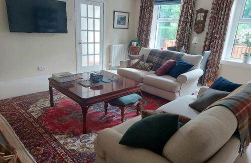 Pencaitland House | ISLAY House,Comfortable Home with private garden, Pencaitland, East Lothian, Scotland