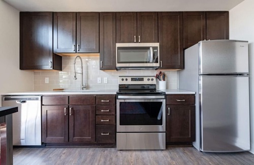 Italian Village Apartment | Italian Village Flat - Short North - Free Parking