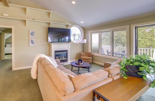 Horton House | Jackson Lakefront Getaway w/Balcony, Dock Access