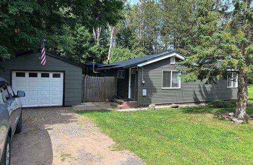 Trowbridge Park House | January Discount! 2BR-2Bath home conveniently located in Marquette.