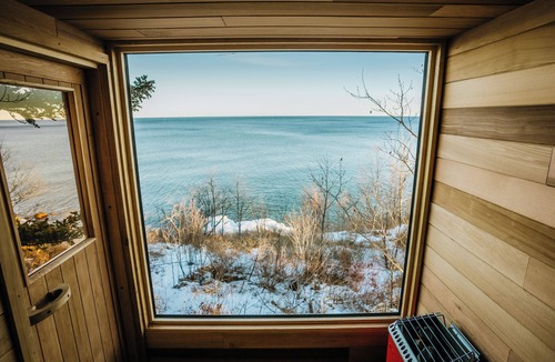 Tofte Cabin | Jarvi: Lakefront Tiny Home w/Treehouse Sauna