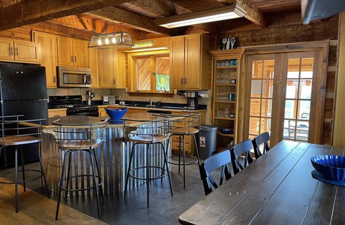 Primrose Cabin | Jaw Dropping View- Family/Couples/Group Getaway in the Heart of Red River Gorge!