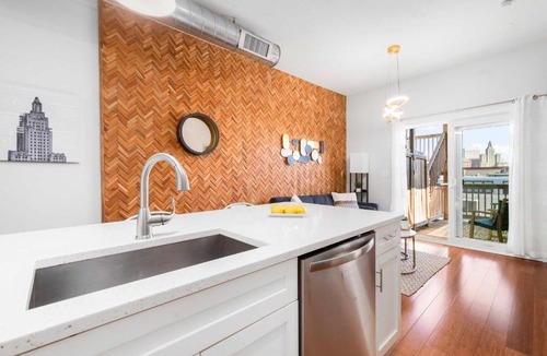 Federal Hill Apartment | Jennifer's Chic 2nd Floor Apt Private Deck w Views