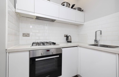 Old Town Apartment | JOIVY 4-Bed Stylish Flat In Edinburgh City Centre