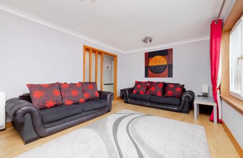 Pitlochry Apartment | JOIVY Beautiful House with Garden in Pitlochry
