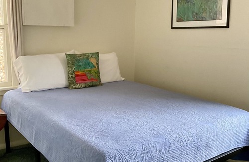 Lake Leelanau Cottage | JOLLI-LODGE~Beach Resort in Leland
