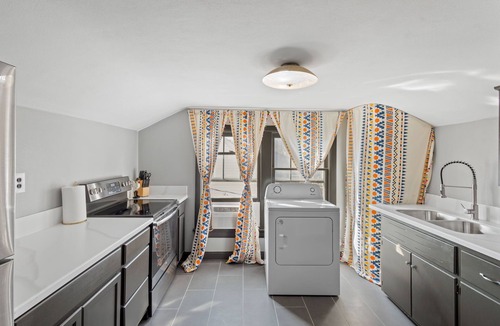 Jeffersonville Apartment | Joy2: Fire Pit & Near Downtown