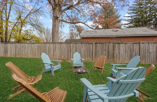 Jeffersonville Apartment | Joy2: Fire Pit & Near Downtown