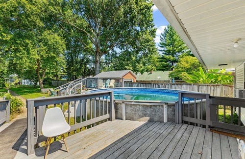 Jeffersonville Apartment | Joy2: Fire Pit & Near Downtown
