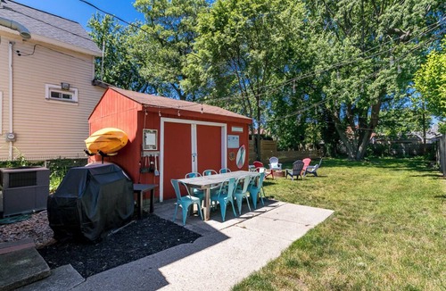 Grand Haven House | Joyful Jeremy's Cottage on Madison - Near Downtown