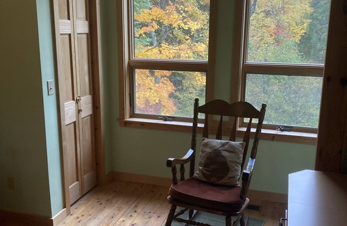 Honor Cabin | July bookings still avail.Log home min. from Slpng. Bear Dunes & Crystal Mt.