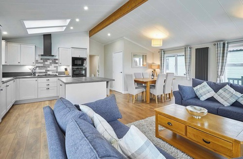 Low Gate Ski Chalet | Juniper Deluxe Lodge