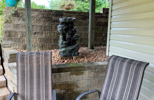 Winsted House | Just a mile from the Winstock Country Music Festival and blocks from downtown.